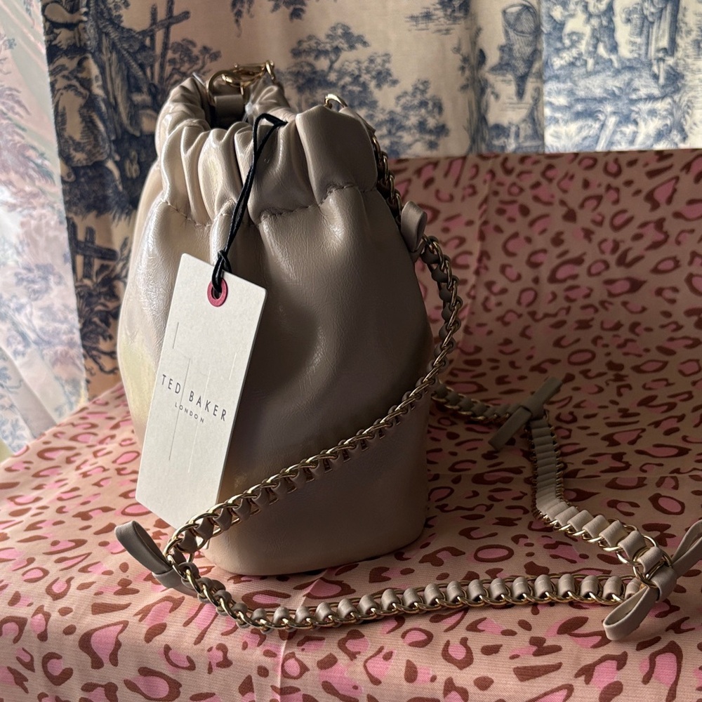 Ted Baker Cream Drawstring Crossbody with Gold Chain - Picture 13 of 14